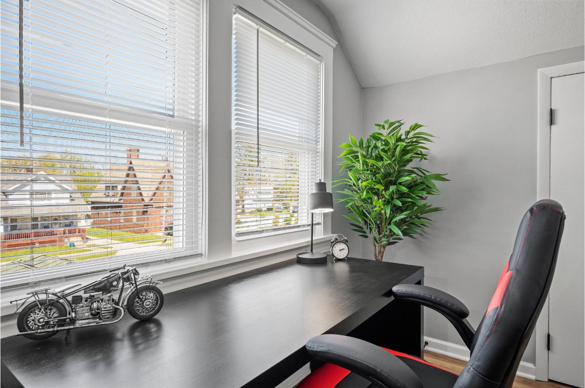 Amazing Parma Home King Bed Full Office Room Exteriör bild