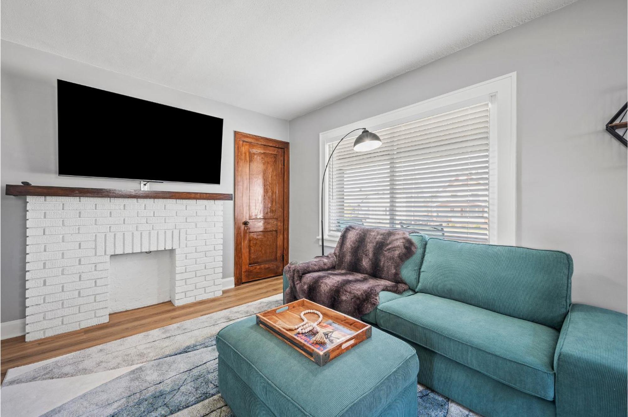 Amazing Parma Home King Bed Full Office Room Exteriör bild